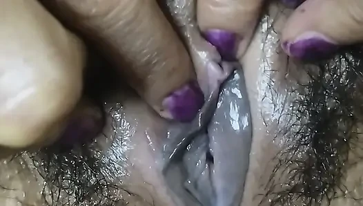 Sexy indian hot lady chut may ungli dal kar chut ka pani nikala