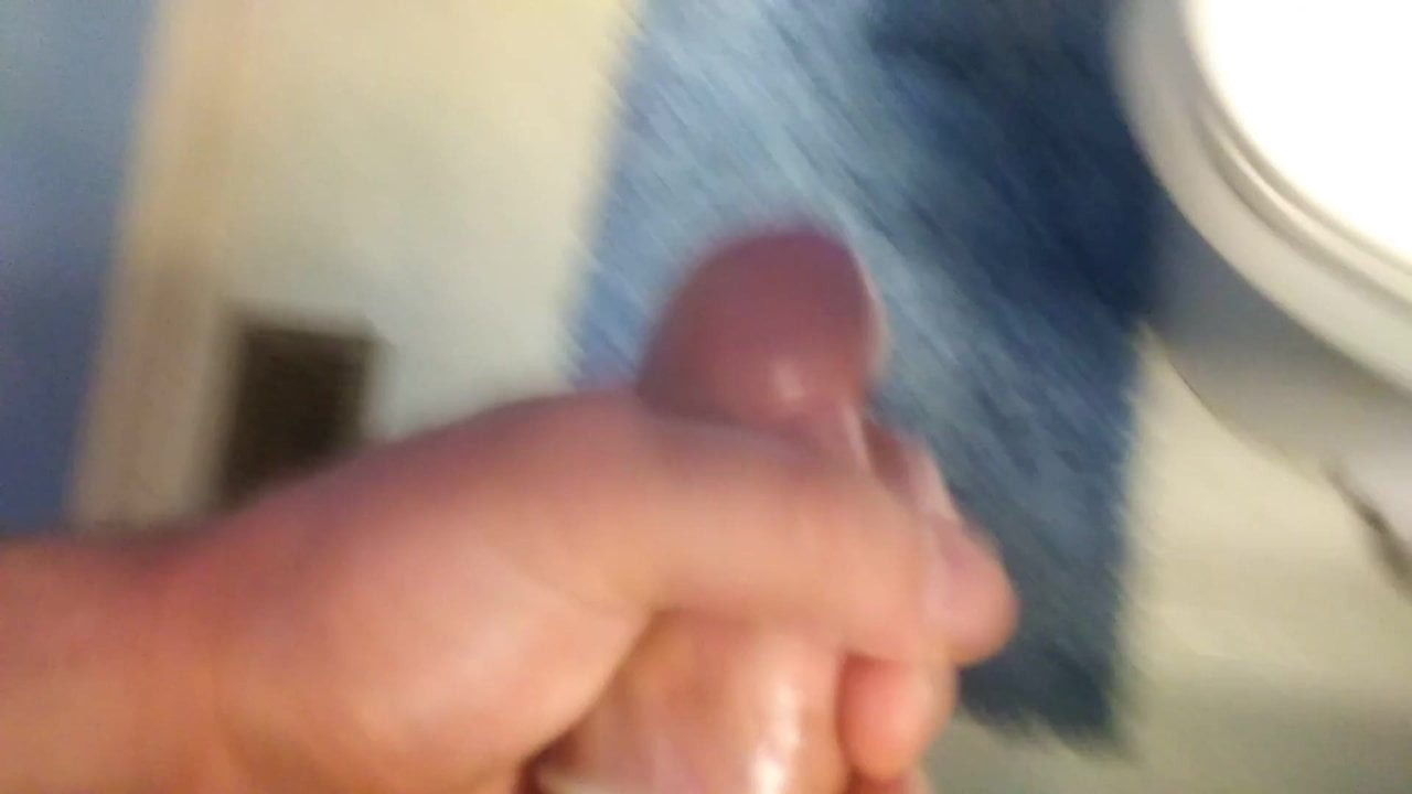 007goldenfuckがペニスをしごく