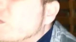 Vriendin schiet touwen met sperma over mijn gezicht