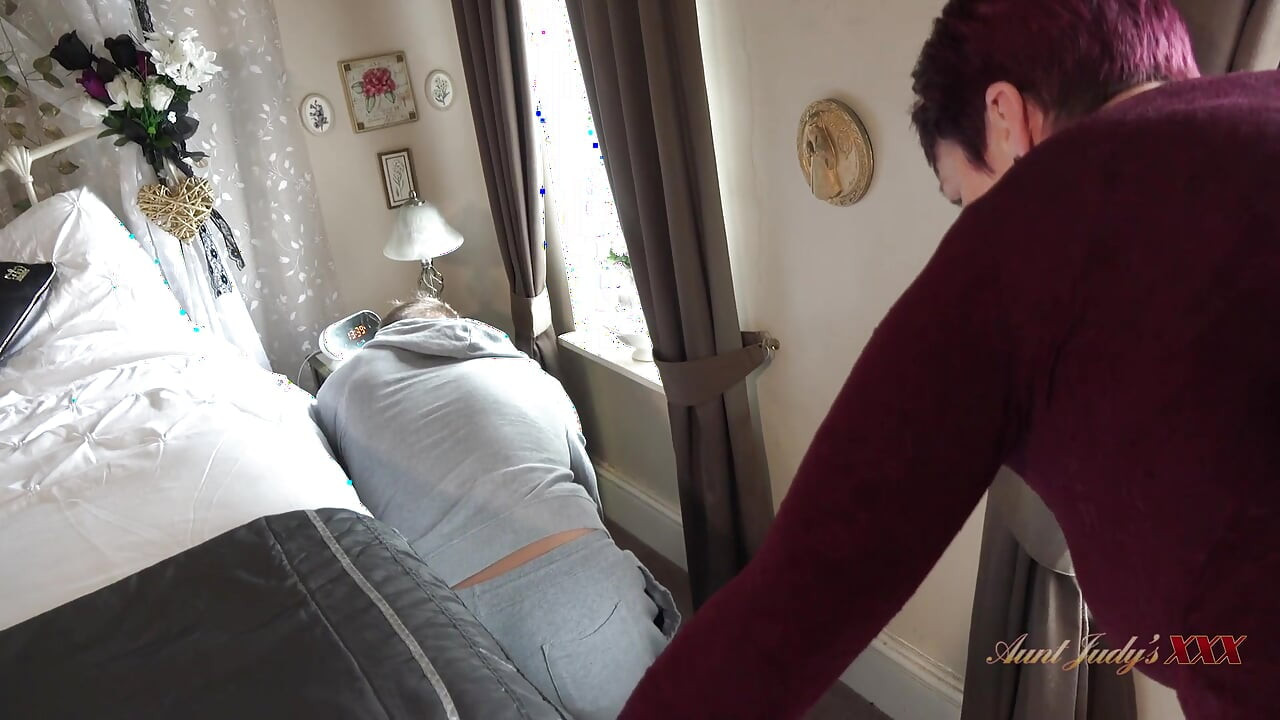 AuntJudysXXX - Busty Mature MILF Layla Bird Fucks the Carpet Man