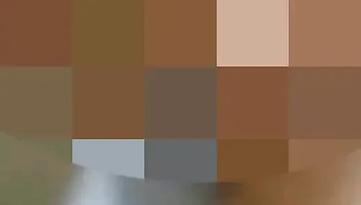 Görüntülü görüşmede büyük doğal göğüslerini gösteriyor