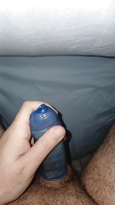 17cm Filling up a blue condom in the morning