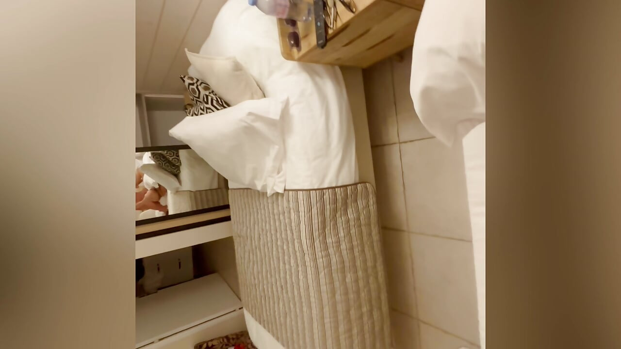 Varm natt med naboen min på hotellrom