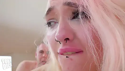 Kitty marie si mahasisd mungil yang lagi ngidam kontol toby di mana-mana!