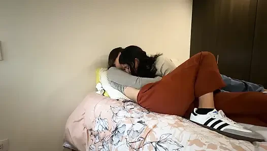 Ich will so sehr, dass du meine Muschi mit deinen reichen Fingern piercst