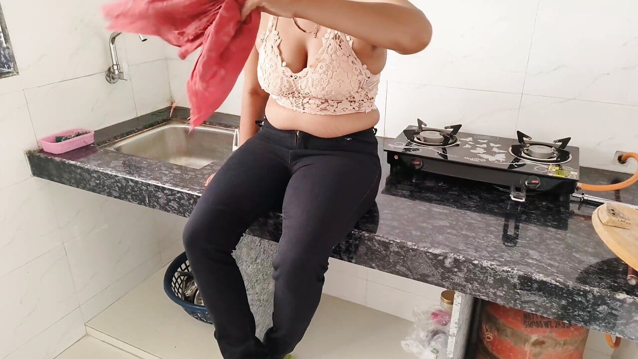 زن هندی برای شوهر جنده اش یک جنده رزرو می کند ویدیوی هاردکور تمام شب در فضای مجازی منتشر می شود MMS با صدای هندی