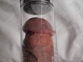 Élargissement de la bite avec une pompe à pénis