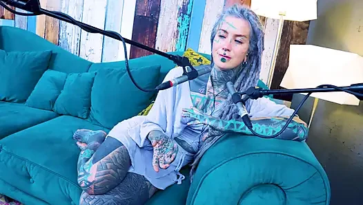 Ich spreche über S - Shame - ASMR podcast SFW spricht goth dünnes mädchen dreadlocks tattoo-modell inked mädchen