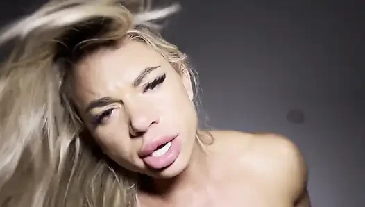 Aldatan kaslı üvey anne orta yaşlı seksi kadın densie anders büyük zenci yarağıyla sikişiyor