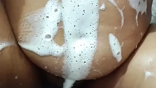Çıplak Banyo Yapan Yenge