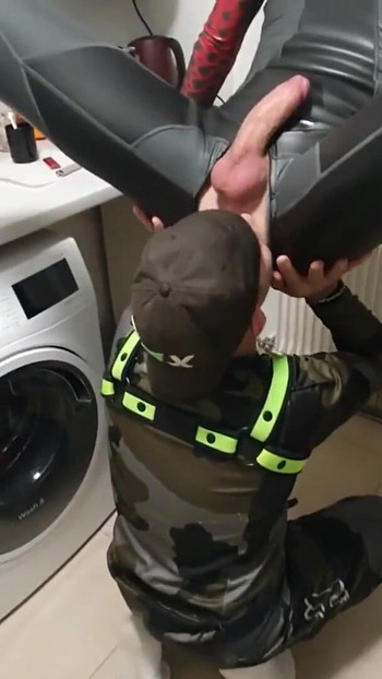 Trebuie să vezi momentul de la "prieteni futându-se"