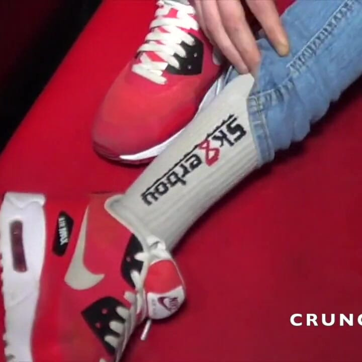 Hugo fucked barebakc by Leo with sneakers humliation