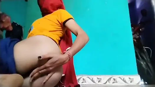 Gadis cantik India melakukan fingering di rumah