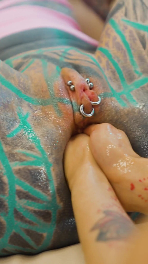 Girls Fucking Each Other Asses with Huge Toys - Stacy Bloom and Anuskatzz Performance