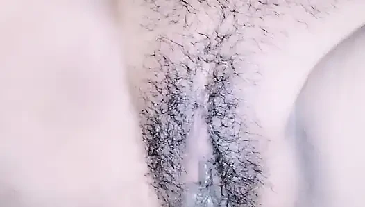 Pooja bhooji ki burr fadi boyfriend ne raat mai hand dala chut nai