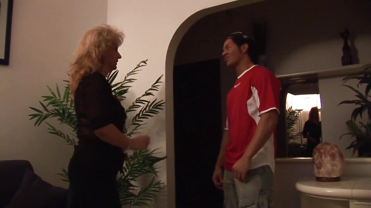 Nasty mature lady fucks stepson
