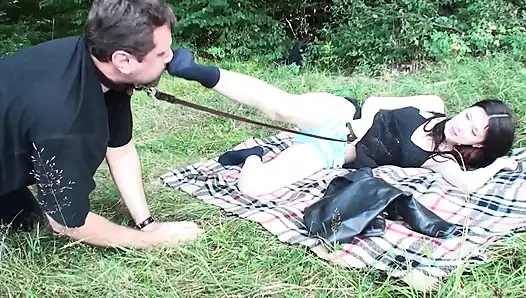 Присяжные за обувью и подошвами на улице