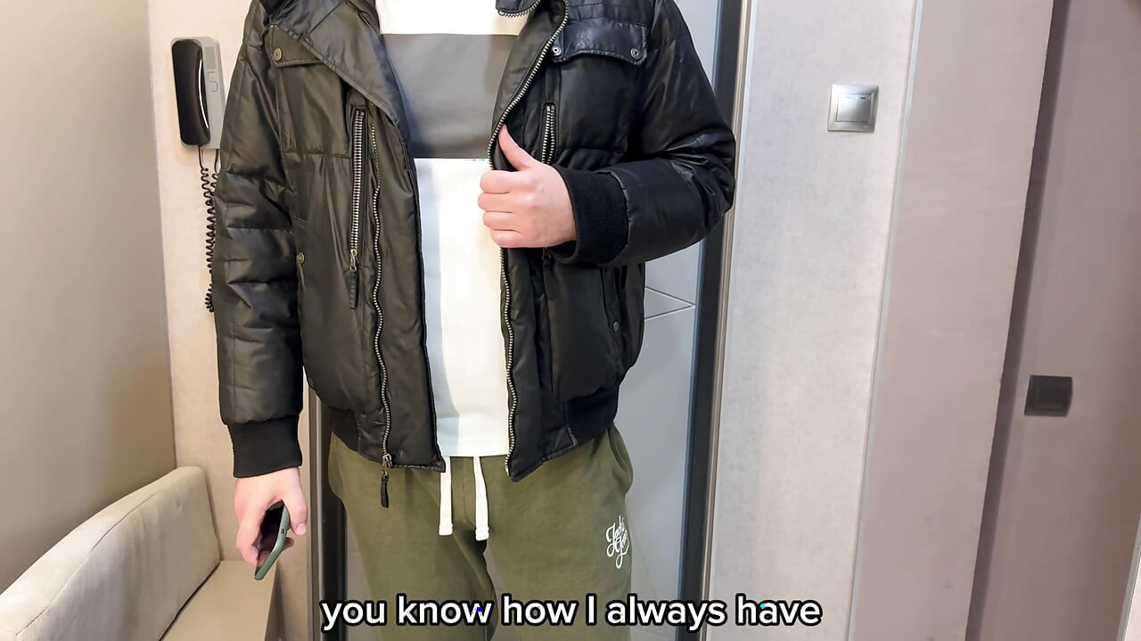 אמא של חבר שלי זיינה אותי בחוצפה בערב השנה החדשה - רוסית חובבנית עם שיחה וכתוביות באנגלית