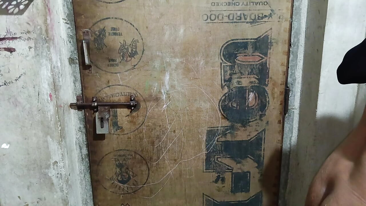 Bhai ne gand me land gusa diya