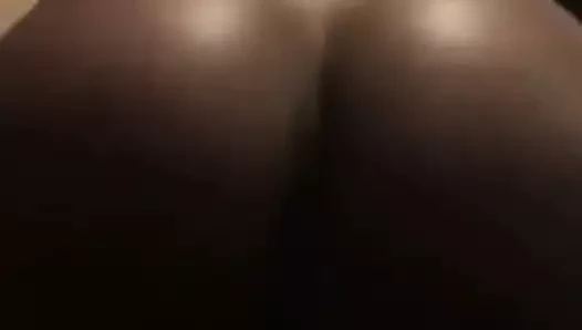 Şişman göte şaplak atıyor