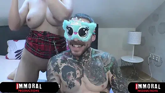 Dua gadis pesta pantat besar menuntut setiap tetes air mani tidak bermoral!