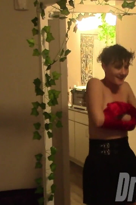 În culise! Doamna Reed are parte de o ejaculare facială după ore!!