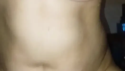 Pürüzsüz vücutlu amcık dar iç çekiyor harika Asyalı kadın