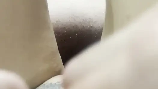 Порнозвезда принимает член