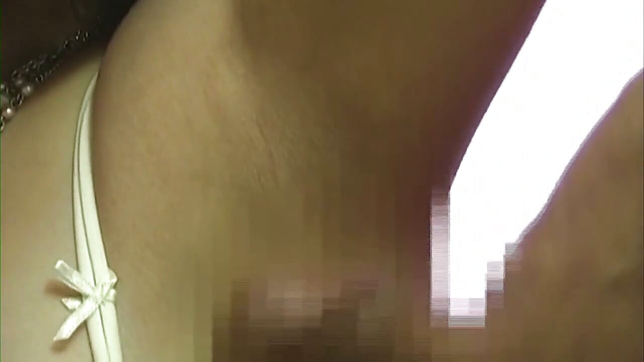 Prsatá asijská MILFka má olízaná podpaží a pokrytá mrdkou