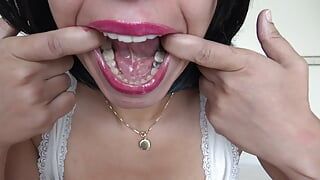Rijpe cuckolding stiefmoeder opent mond en keel