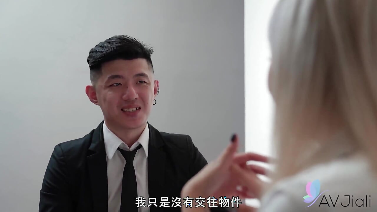 Dominant Boss Lady, Wang Yixin, Takes Advantage of Male Office Worker