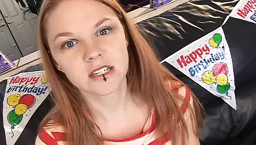 Endlich 18! Sie bekommt zu ihrem geburtstag eine fickparty!