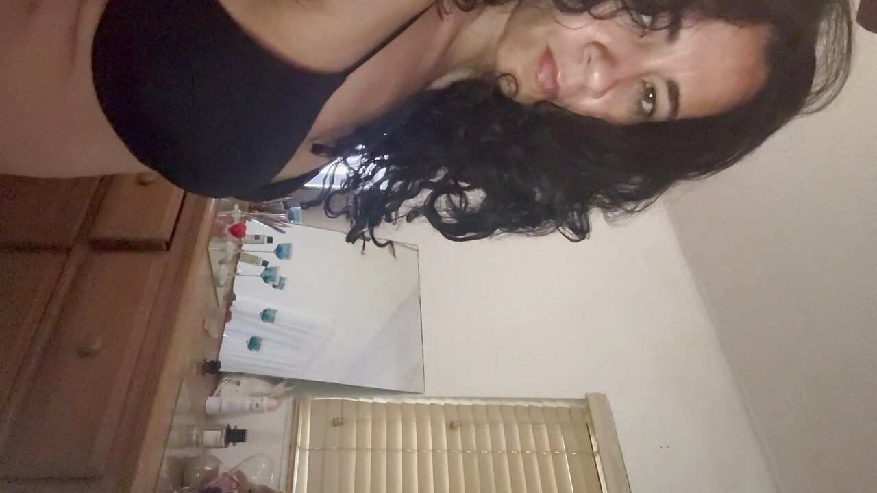 Desire me and enjoy me while I dance