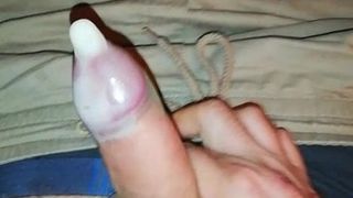 Masturbarse con un condón (cuarta y última carga del día)