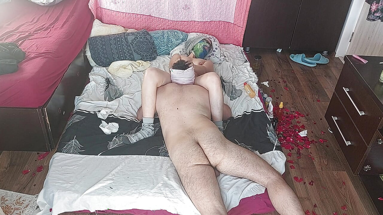 Lick the wife's juicy pussy until orgasm. Hot sex amateur couple. Sensual massage of a sexy couple with oil on the body.