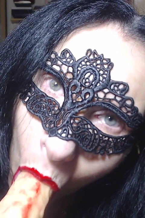 โคลสอัพอมควยดูวิดีโอในกล้อง