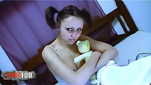 Krystal wallas krystal wallas lagi asik muasin memeknya pakai di ranjang