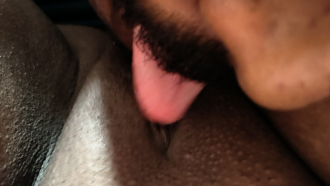 चूत चाटना