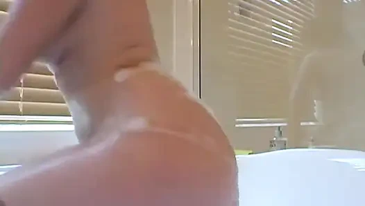 Solo-traumschätzchen Andi in der wanne