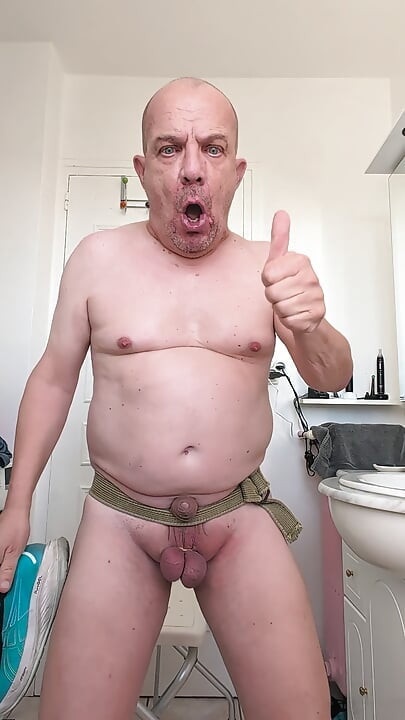 تعذيب شديد للخصيتين بالحزام وأحذية أسيكس