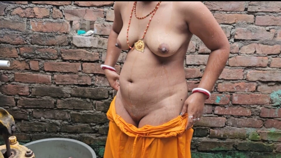 "Saat-saat tenggorokan dihabiskan di kamar mandi saat hujan ringan pagi