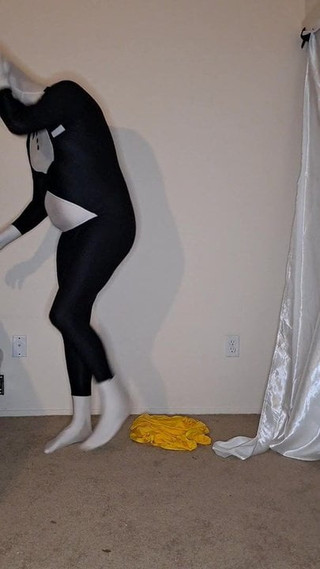 Berseronok di zentai di dalam batang zentai stepmummy