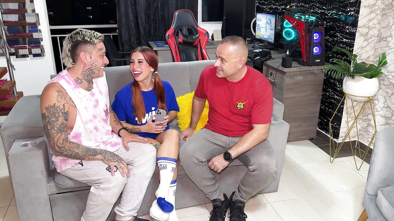Eu como a namorada do meu enteado, Katty Blake, como se ele estivesse jogando