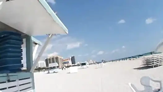 Sahilde tanıştı ve otelde sikildi