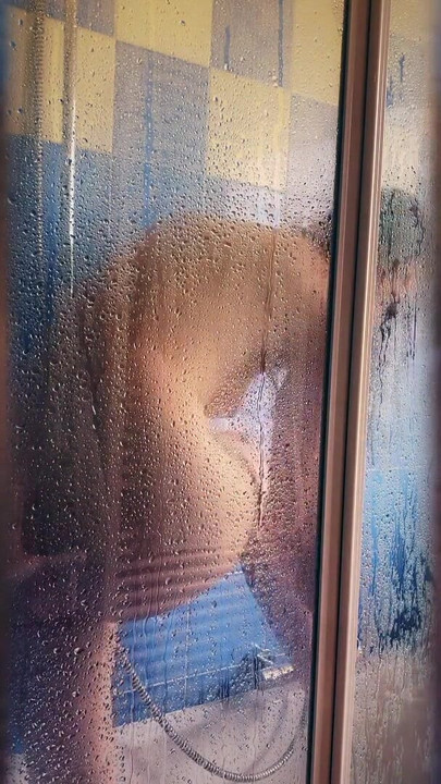 Jaw-dropping moment from "Watch me play & shave in my shower - Voyeur Time with Annika Belle"