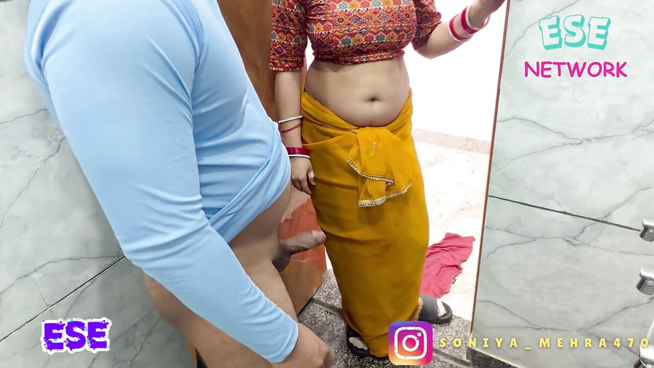 Pyari bhabhi Ne Muth Marte hue Bathroom dekh liya aur lapak le mera lund bhi leliya