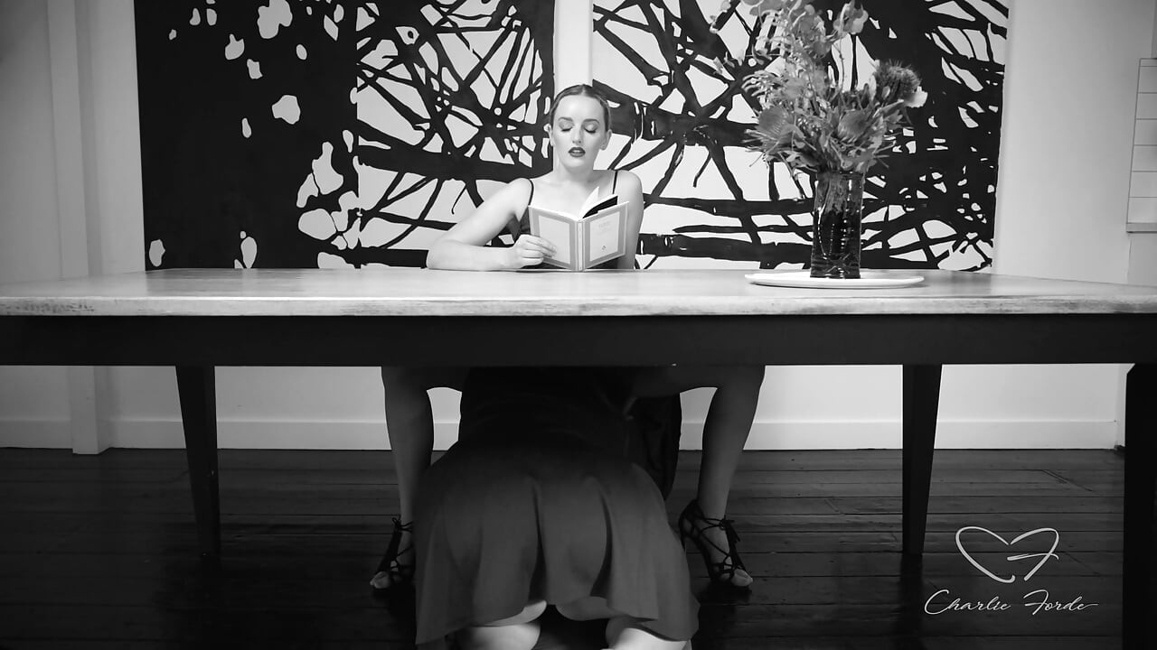 以查理·forde、Amber moore为特色的歇斯底里文学的颂歌