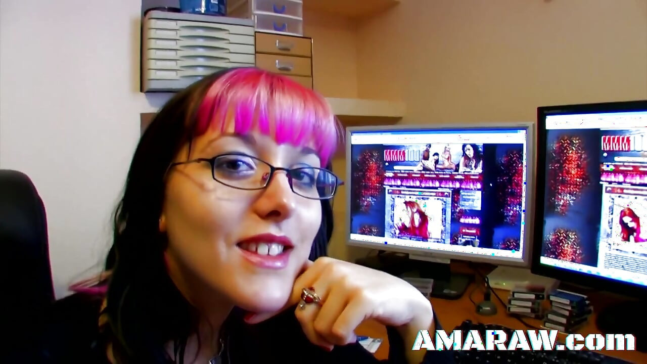 Anal jebanie Ginger Roze, gdy garbi dużego kutasa