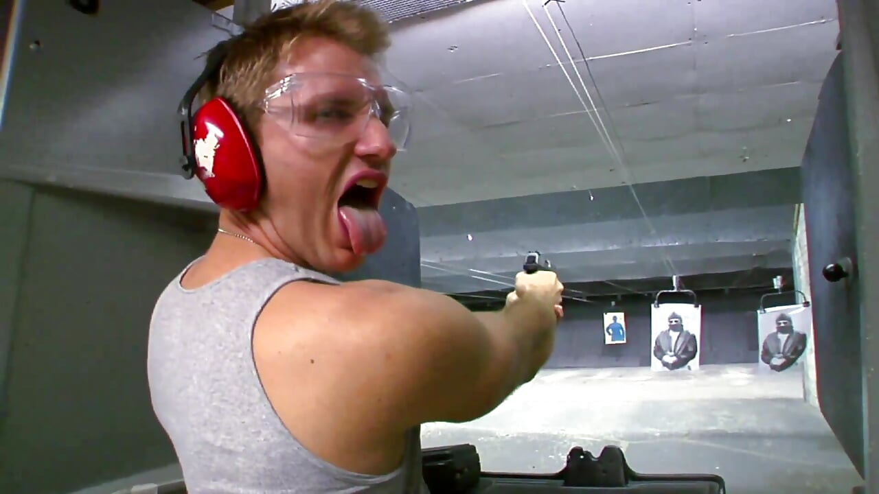 This hot girl knows how to hit the jackpot!