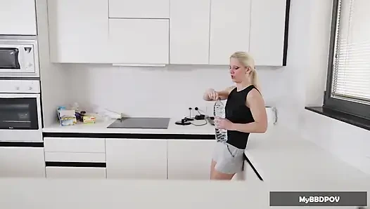 Verspielte Caroline De Jaie 3